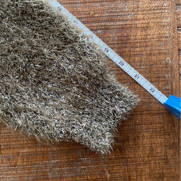 Citylux Collection Sparkly Gold Tinsel Pullover Sweater - Picture 10 of 16